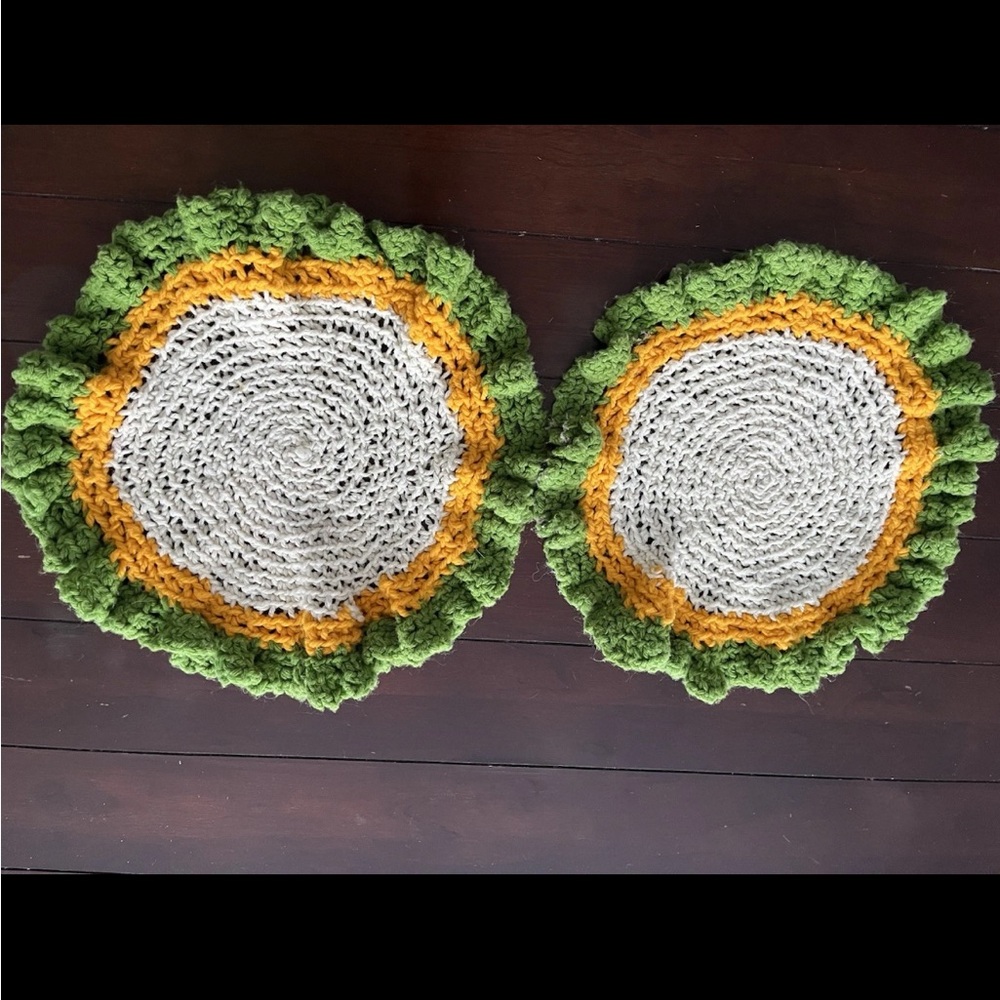 VINTAGE  HANDMADE  CROCHETED DOLLIES.  Set of  2